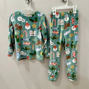 Tu Green Velvet Christmas Pajamas